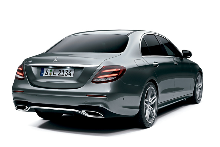 「アバンギャルド スポーツ」のリアビュー。