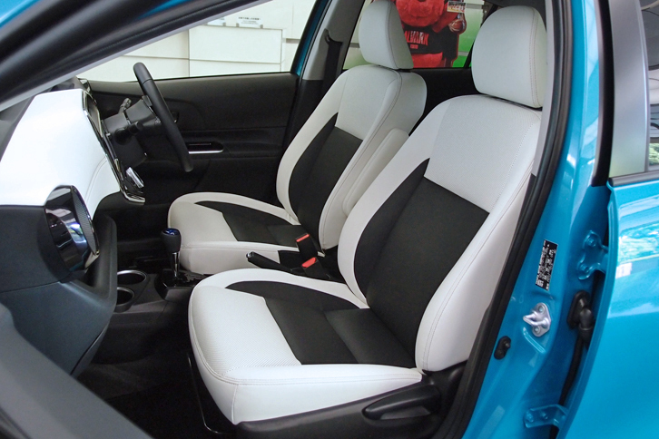 アクア クロスオーバー（フロントシート）