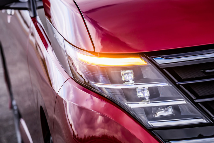 セレナe-POWERルキシオン プロトタイプ（ウインカー）