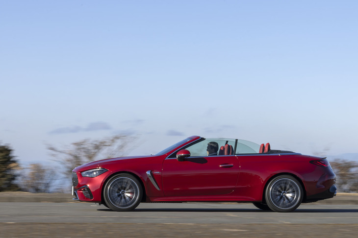 ドライブトレインは4WDの「AMG 4MATIC＋」。走行状況やドライブモードに合わせて前後のトルク配分を50：50～0：100の間で連続的に可変する。