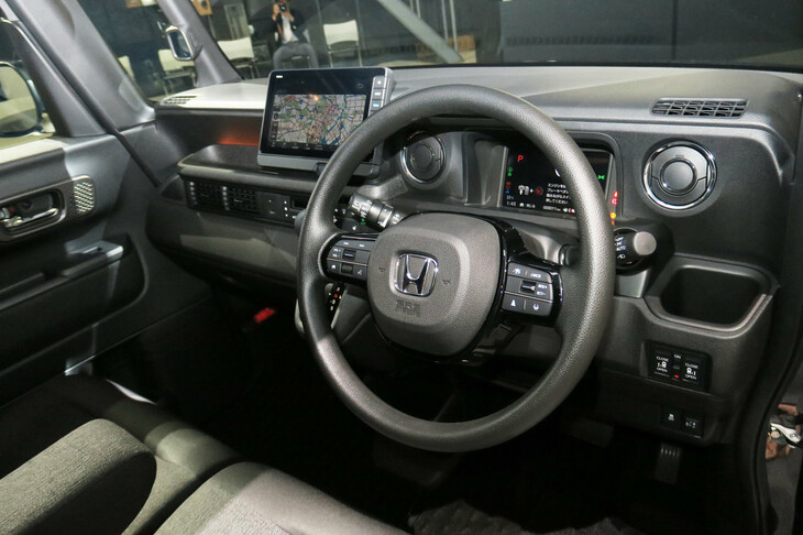 ホンダN-BOXカスタム（インストゥルメントパネルまわり）