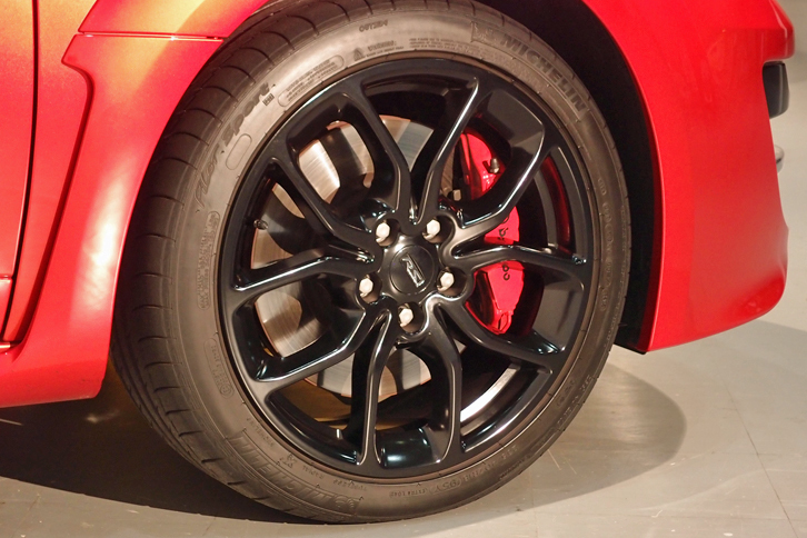 メガーヌR.S. 273ファイナルエディション（18インチマットブラックアロイホイール）