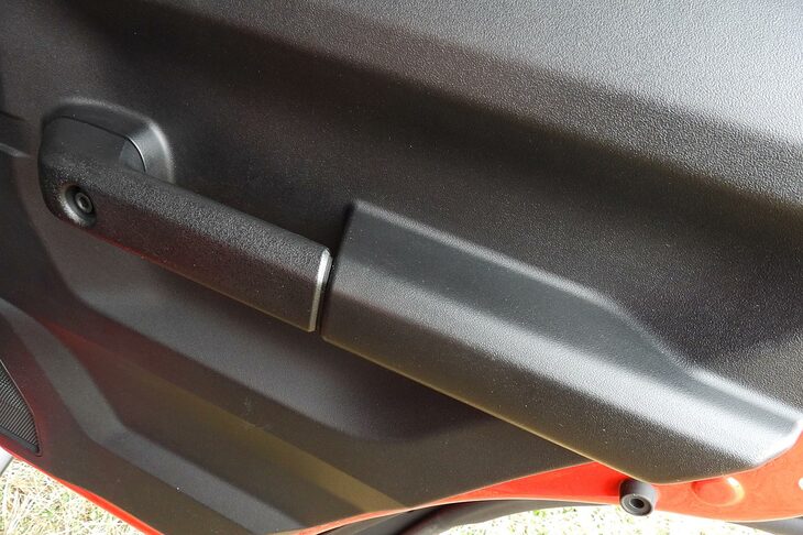 スズキ・ジムニー ノマド（リアドアインナーハンドル）