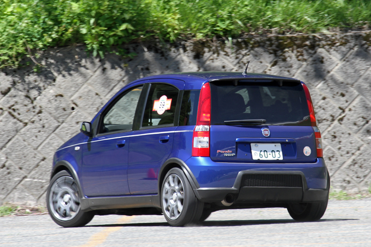 「フィアット・パンダ100HP」。100psを発生する1.4リッターエンジンを積んだ、2代目パンダの高性能モデル。