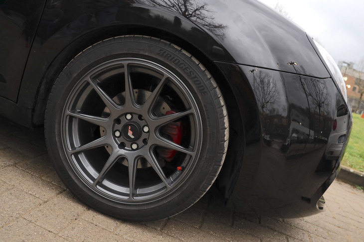 エキゾーストとともに、ホイールも日本のジャパンレーシング製に変えた。