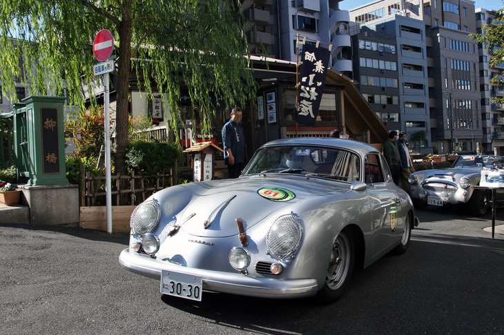 1959年「ポルシェ356Aクーペ」。ヘッドライトに装着されたメッシュのストーンガードがカッコイイ。