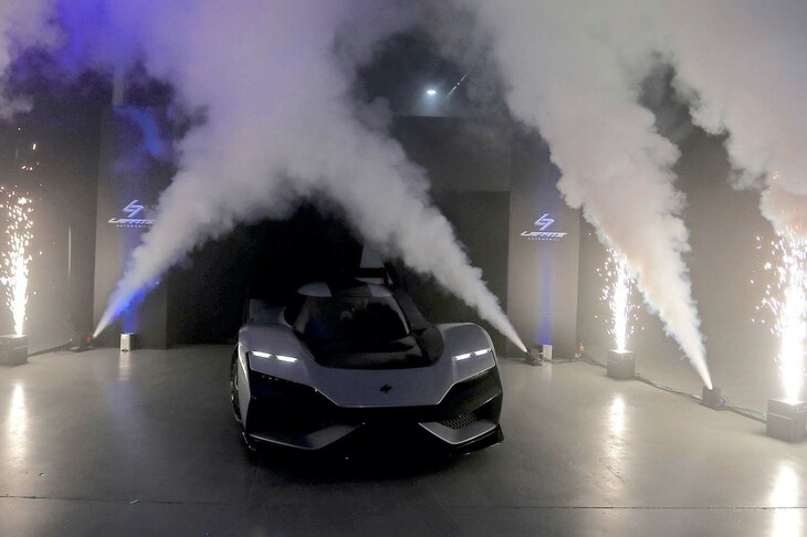 「LM1」のプレゼンテーション風景。