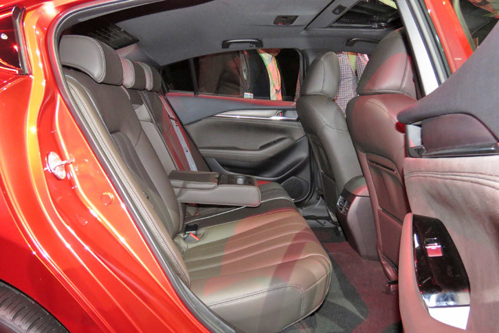 マツダ6（日本名：アテンザ）（リアシート）