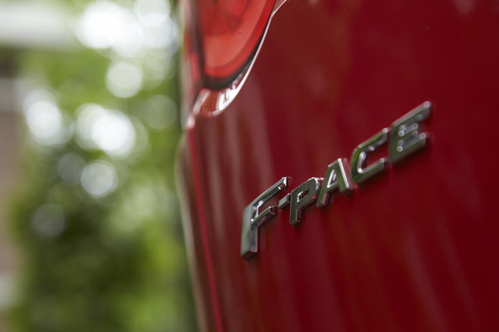 ジャガーのラインナップにおいて、今後ライフスタイル提案型の車種には「PACE」の名が与えられる。