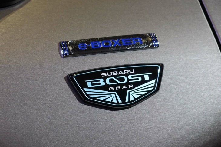 スバル・クロストレック ブーストギアコンセプト（エンブレム）