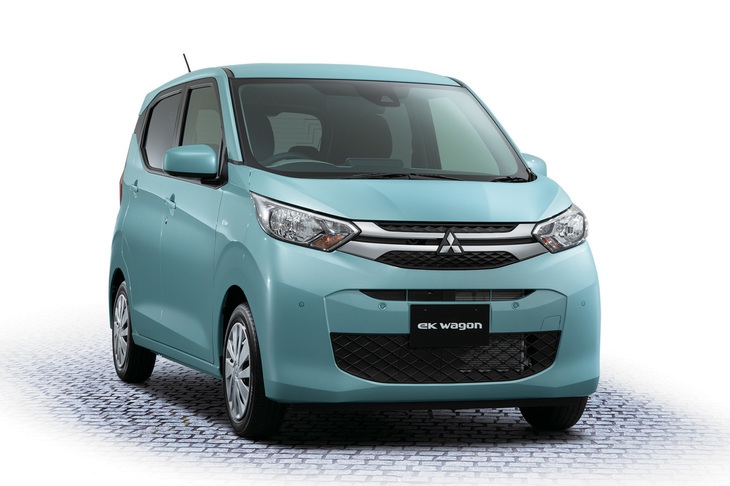 明照寺：「今回の主役は『eKクロス』なんですね。標準車の『eKワゴン』じゃなくて」
	永福：というか、『eKワゴン』のデザインって憶えてます？
	ほった：こんなデザイン（写真参照）ですよ。