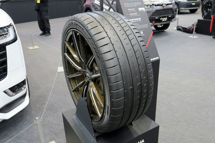 ヨコハマ・アドバン スポーツV107