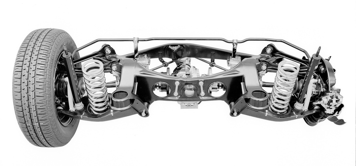 「メルセデス・ベンツ190」のマルチリンク式リアサスペンション。ダブルウイッシュボーン式の上下アームをリンクに分割したもので、乗り心地と操縦安定性の向上を目的に開発された。