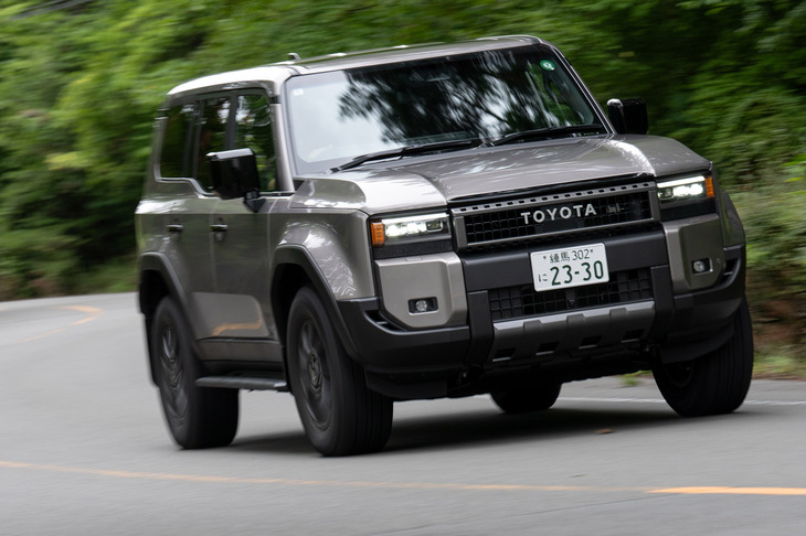 日本では2024年4月に発売された「トヨタ・ランドクルーザー“250”」。ランクル3兄弟のなかでは「プラド」の後継にあたるライトデューティー系のモデルだが、トヨタでは同車を、ファミリーの新たな中核車種と位置づけている。（写真：向後一宏）