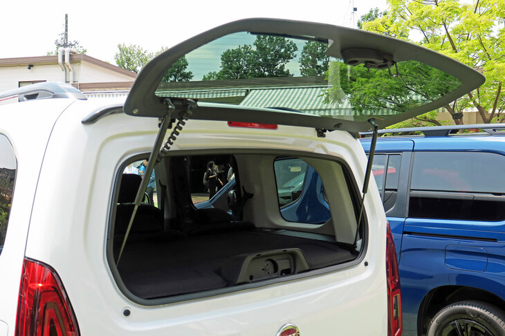 フィアット・ドブロ（ガラスハッチ）