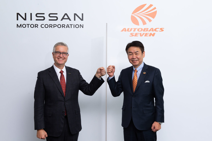 日産自動車 専務執行役員グローバルアフターセールス担当のケント・オハラ氏（写真左）とオートバックスセブン代表取締役社長執行役員の小林喜夫巳氏。