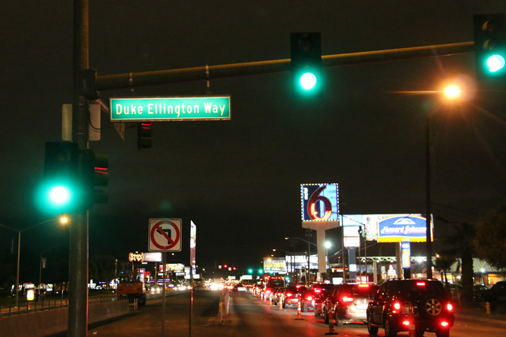 人工都市ラスベガスは通りの名だけでも愉快だ。これは宿泊したモーテル前を走る「デューク・エリントン・ウェイ」。
