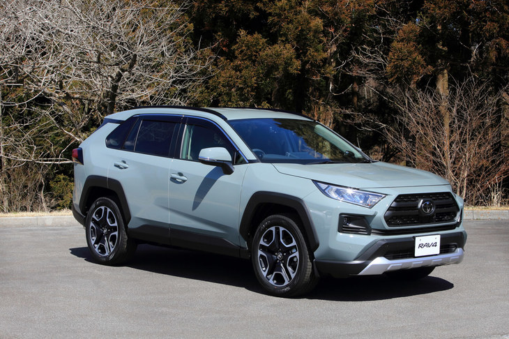 幾何学形状の八角形（オクタゴン）2つを、90度ずらしてはめ合わせた「クロスオクタゴン」が新型「RAV4」の造形テーマになっている。