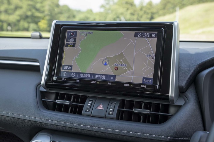 「RAV4」はエントリーグレード（ガソリンのFF車）が260万8200円と、間口の広い価格設定。オプション装備は数多くラインナップされている。写真の9インチの「T-Connectナビ」の価格は23万9760円。