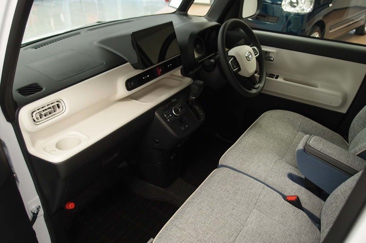 ダイハツ・ムーヴ キャンバス ストライプス（インテリア）