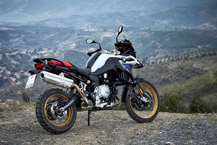 2017年のEICMAミラノショーで発表された「F850GS」と「F750GS」。日本には2018年内の導入が予定されている。