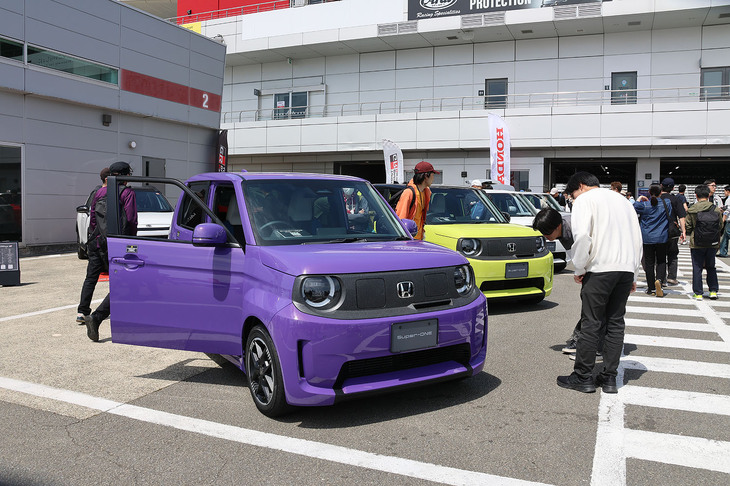 スポーツカーを中心に展示していた、ホンダブースの最大の目玉は、5月下旬発売のコンパクトスポーツEV「スーパーONE」。CEV補助金などを受けることで、想像以上に現実的な価格となるとのうわさもあるからか、来場者の関心も非常に高い様子だった。
