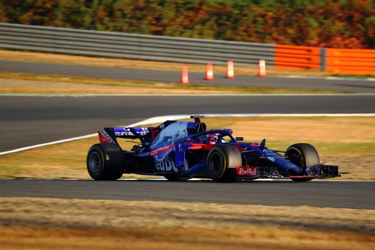 ホンダの歴代のF1マシンによるデモンストレーションラン「Story of Honda F1」では、今期のF1を戦った「トロロッソ・ホンダSTR13」も走った。写真のドライバーは、ピエール・ガスリー選手。現役同士の組み合わせによる同イベントでのデモランは、10年ぶりだという。