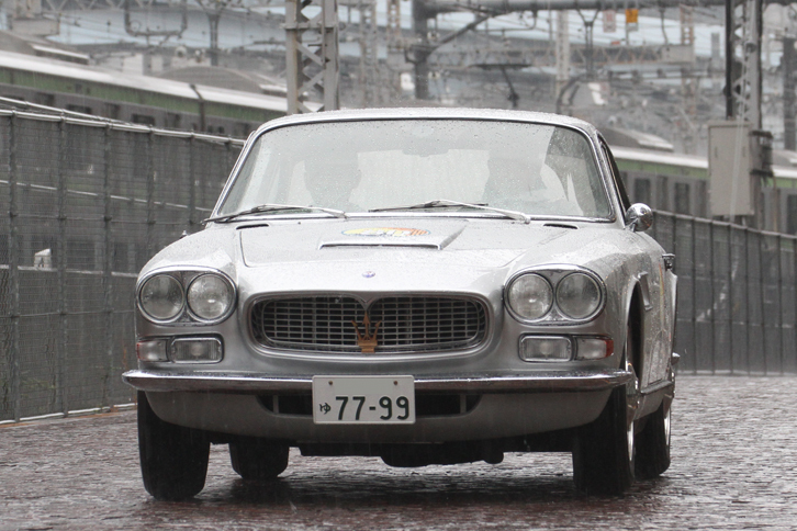 1965年「マセラティ・セブリングSr2」。カロッツェリア・ヴィニャーレが手がけたボディーに、ダブルイグニッション（ツインプラグ）の3.5リッター直6 DOHCエンジンを積んだ大型高級GT。