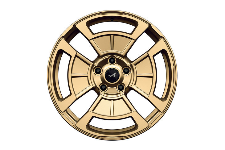 「アトリエアルピーヌ」にラインナップされるゴールドの「レジェンド」アロイホイール。価格は10万円。