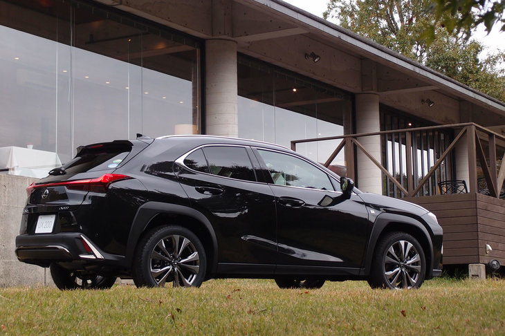 永福：「トヨタ車でハッチバックボディーで“垂れ尻”論争って……」
	ほった：「……なんだか、『カローラ スポーツ』の回（第9回・第10回参照）を思い出しますね」