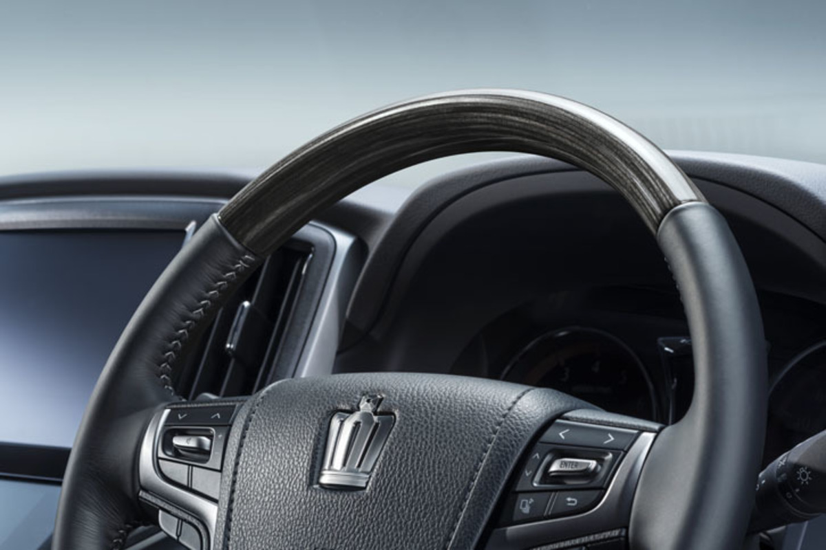 漆黒のグリルが目を引く トヨタ クラウン の特別仕様車登場 ニュース Webcg