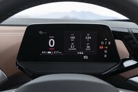 メーターパネルは5.3インチとコンパクトながら、必要な情報のみが大きく表示されるため視認性は良好。