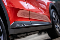 「600e」は、フィアットのラインナップに1年半ぶりに加わる新モデル「600」のBEVバージョン。2025年春には1.2リッター直3エンジンを搭載するマイルドハイブリッド車も導入される予定だ。