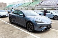 珠海国際サーキットで試乗した車両はシステム出力530PSのハイパフォーマンス仕様だったが、“最高速120km/hまでのカルガモ走行”という試乗内容もあり、そのすごさを体感するには至らなかった。