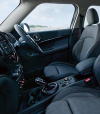 特別なブルーをまとう「MINIクロスオーバー」の限定車「ボードウォークエディション」発売の画像