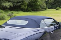 幌もボディーと同系色でコーディネート。アンダーステートメントな雰囲気がいい感じ。