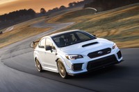 数々のエアロパーツで武装した「S209」。シャシーについても、ストラットタワーバーやドロースティフナーといったSTI独自のフレキシブルパーツで強化されている。