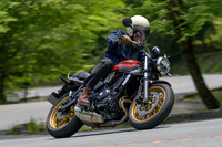 サスペンションはストリートを考えて柔らかめのセッティング。加減速に応じて、やや大きめにピッチングする。