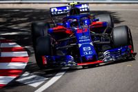 トロロッソのピエール・ガスリー（写真）は、モナコでの初めてのF1ドライブで10番グリッドから7位完走と健闘。これで4位に入ったバーレーンGPに次ぐ2度目の入賞となった。一方ガスリーの影に隠れがちの僚友ブレンドン・ハートレーは、予選でラップをまとめきれずQ1敗退。レースでは母国GPを走るシャルル・ルクレールのザウバーに追突されてリタイアを喫した。（Photo＝Toro Rosso）