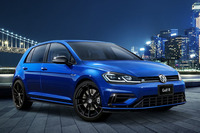 こちらは従来より“R”専用色として設定されている「ラピスブルーメタリック」。