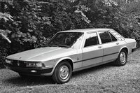 ガンディーニはイタリアの名門、マセラティのクルマも多数手がけていた。写真は1974年登場の2代目「クアトロポルテ」。当時提携していたシトロエンの、「SM」のコンポーネントを用いた大型高級セダンで、やはり初代クアトロポルテとは一線を画す、直線的でモダンな衣装をまとっていた。