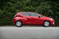 ボディーの全長と全幅は従来モデルと変わらないが、ホイールベースが50mm長くなっている。