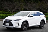「レクサスRX」のロングボディーバージョン「RX450hL」は、ハイブリッドモデルのみとなる。