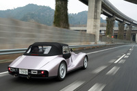 1190kgの車体を340PSで加速させる野性味と、ゆとりある乗り味や操作性を併せ持っていた「スーパースポーツ」。ケータハムなどを味わい尽くした粋人に薦めたい。