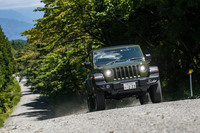 取り回しのしやすいショートボディーに、悪路走行を助ける各種装備を搭載した「ラングラー ルビコン」。ジープのラインナップのなかでも最高のオフロード性能を持つモデルと言っていいだろう。