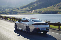 アメリカ合衆国で販売される新型「プレリュード」の価格は4万2000ドル（邦貨換算で約655万円）。日本にはない「ブーストブルー・パール」のほか、「ラリーレッド」「クリスタルブラック・パール」「メテオライトグレー・メタリック」（写真）の外板色を設定している。日本仕様のレッドは「フレームレッド」で、北米仕様車とは色合いが異なる。