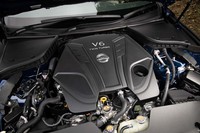 「GT Type P」に搭載されるVR30DDTT型3リッターV6ツインターボエンジンは最高出力304PS、最大トルク400N・mを発生する。