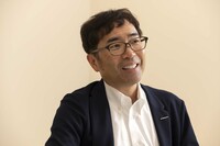 ＜山本哲也さんプロフィール＞
	1994年に入社し、コックピットの設計部門に配属。電装部品の開発や車両開発責任者を経て2018年から「エクストレイル」を担当。