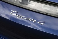 「タイカン クロスツーリスモ」の「4」は、最もベーシックなモデル。よりパワフルな上位モデルとして、「4S」と「ターボ」がラインナップされる。