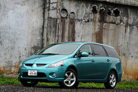 三菱グランディス スポーツ-X 6人乗り（4WD）【試乗記】